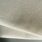 白色拒水涤纶水刺无纺布